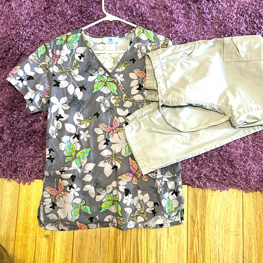 SB scrub set, size S, grey butterfly top and gray drawstring straight pants